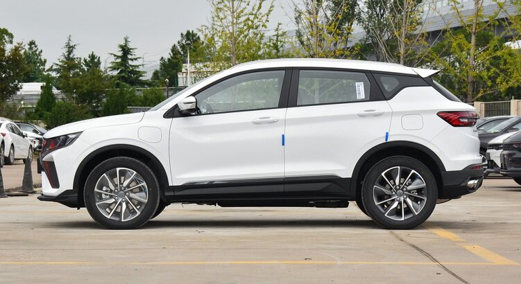 На фото: гибридная версия Geely Coolray ePro