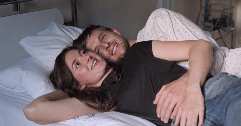 Кадр из фильма "Худший человек на свете", 2021 г.