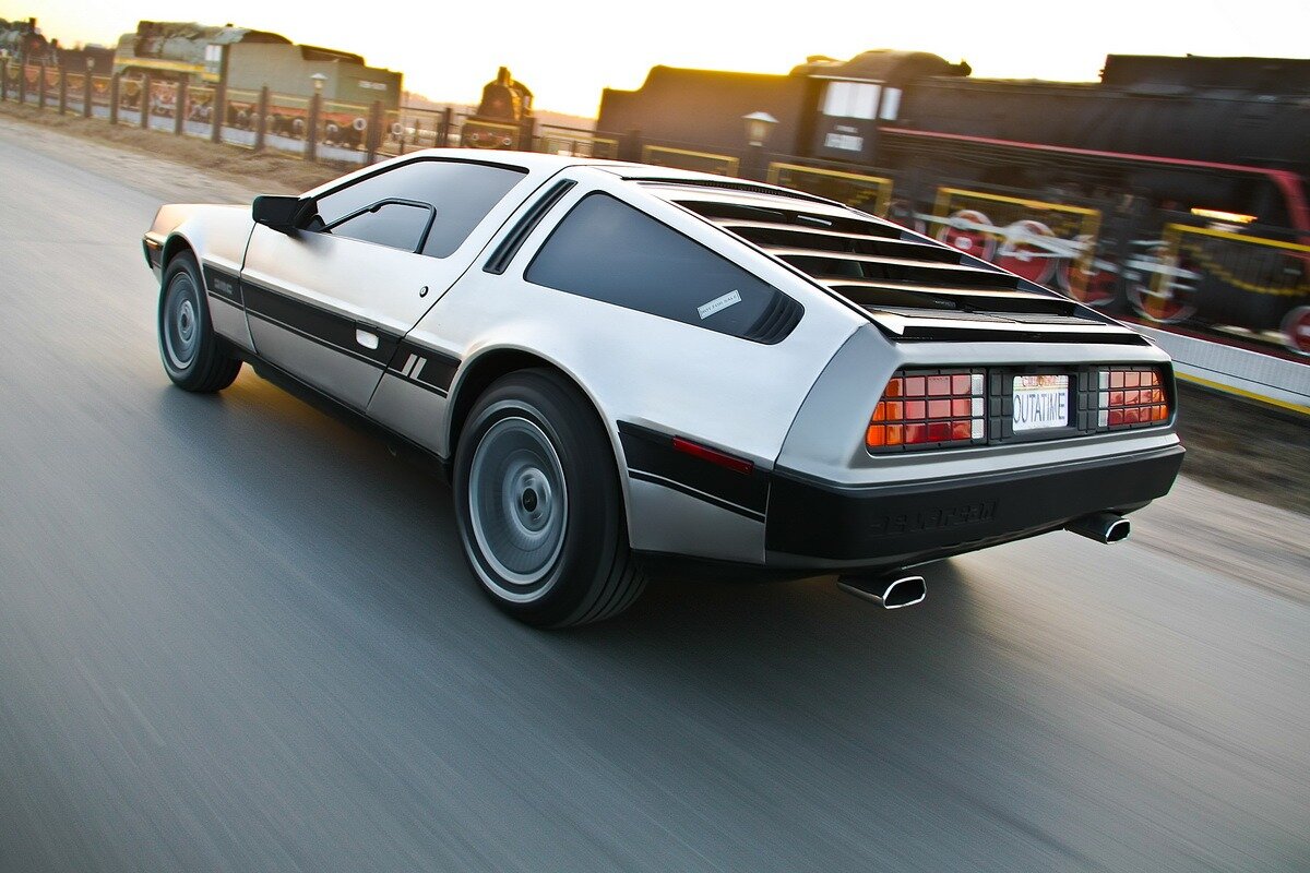 DELOREAN DMC 12