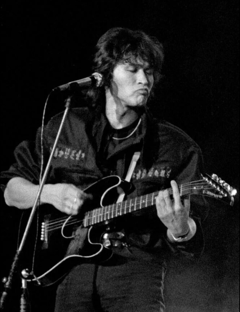 Музыка гитара цой. Вика цой. Музыка гитара цой. Музыка гитара цой. Квартирник цоя 1986.