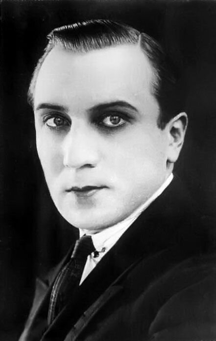 Иван Ильич Мозжухин (26 сентября (8 октября) 1889, Кондоль, Саратовская губерния — 17 января 1939, Париж) — русский актёр, сценарист и режиссёр эпохи немого кино, работал также во Франции, Германии и США.