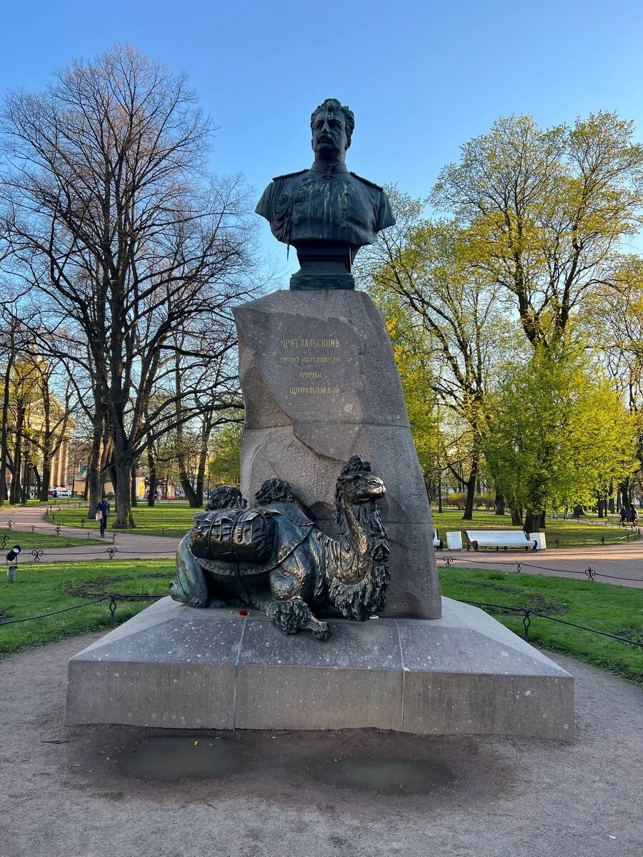 Памятник Николаю Михайловичу Пржевальскому в Санкт-Петербурге находится в Александровском саду. Это место было выбрано в связи с тем, что рядом находилось военно-топографическое бюро Главного штаба, для которого большую ценность представляли составленные Пржевальским карты. Памятник является объектом культурного наследия федерального значения.  Памятник российскому путешественнику, географу и исследователю Центральной Азии Н. М. Пржевальскому был установлен по проекту, разработанному его другом генерал-майором Александром Александровичем Бильдерлингом и утверждённому 13 июня 1891 года. Торжественное открытие памятника состоялось 20 октября 1892 года — в четвёртую годовщину смерти Пржевальского. 