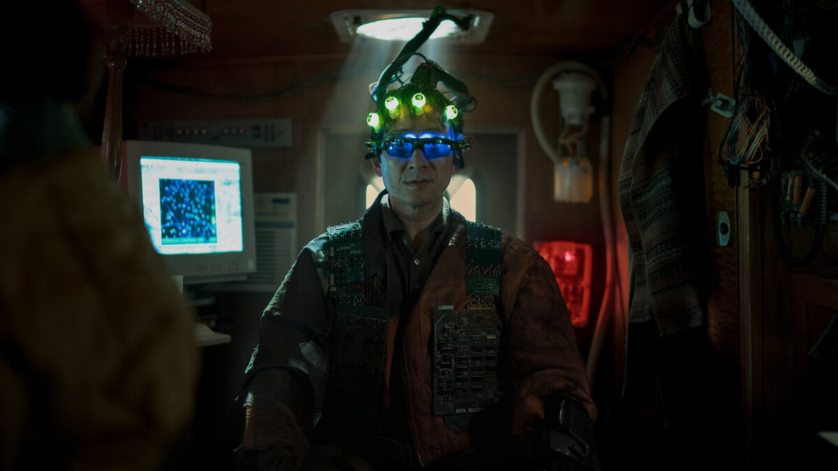 кадр из фильма "Всё везде и сразу"