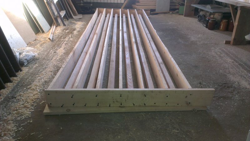 Источник фото: https://pro-dachnikov.com/zabory/5503-betonnye-stolby-dlja-zabora-svoimi-rukami-40-foto.html