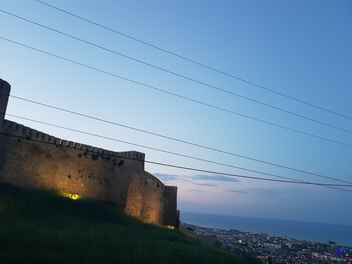 Цитадель "Нарын-Кала", вид сбоку