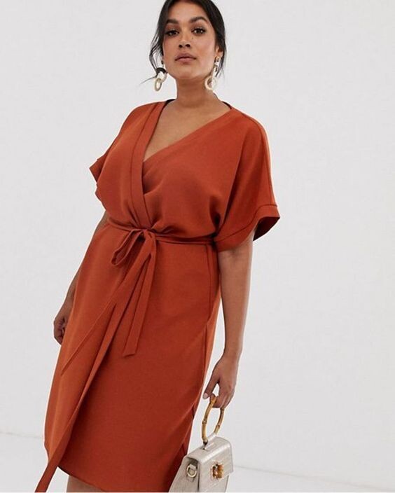 Модели на запах вытягивают образ и визуально делают грудь меньше