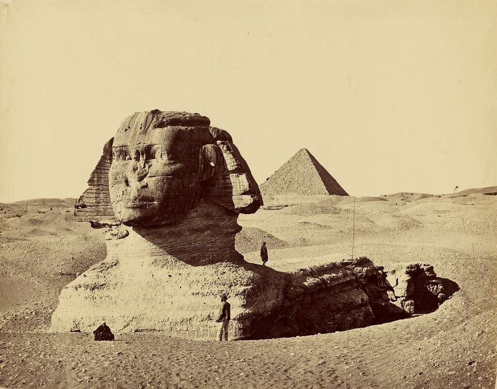 Что под сфинксом в египте фото находится