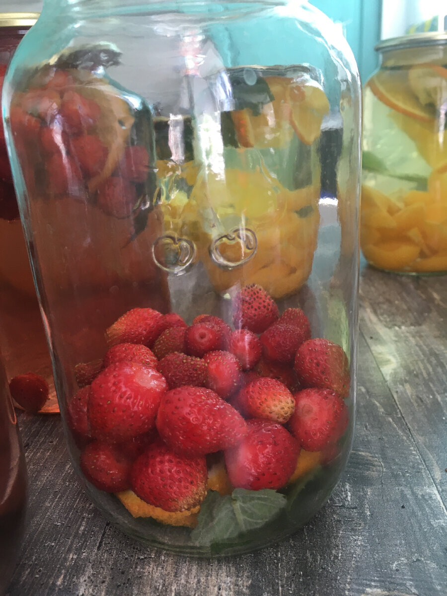 Клубника, апельсин и мята.