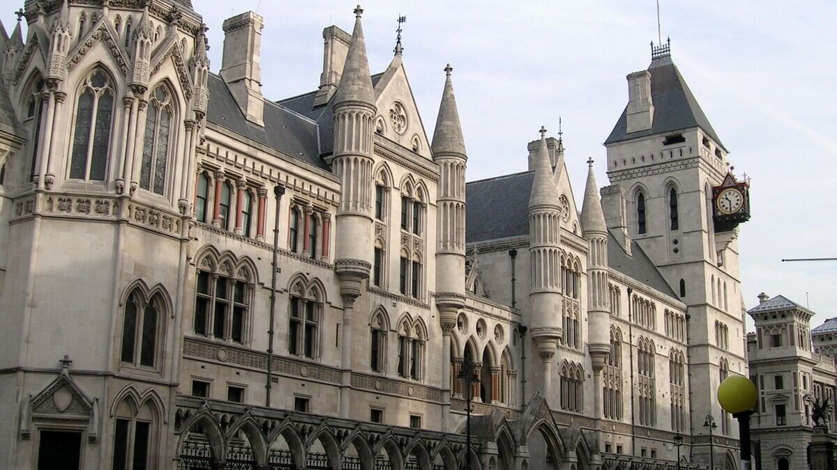    Высокий суд ЛондонаCC BY-SA 2.0 / sjiong / Royal Courts of Justice
