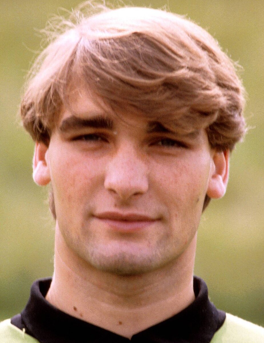 Вальтер Юнгханс - запасной вратарь сборной ФРГ, на Чемпионате Европы 1980 года.