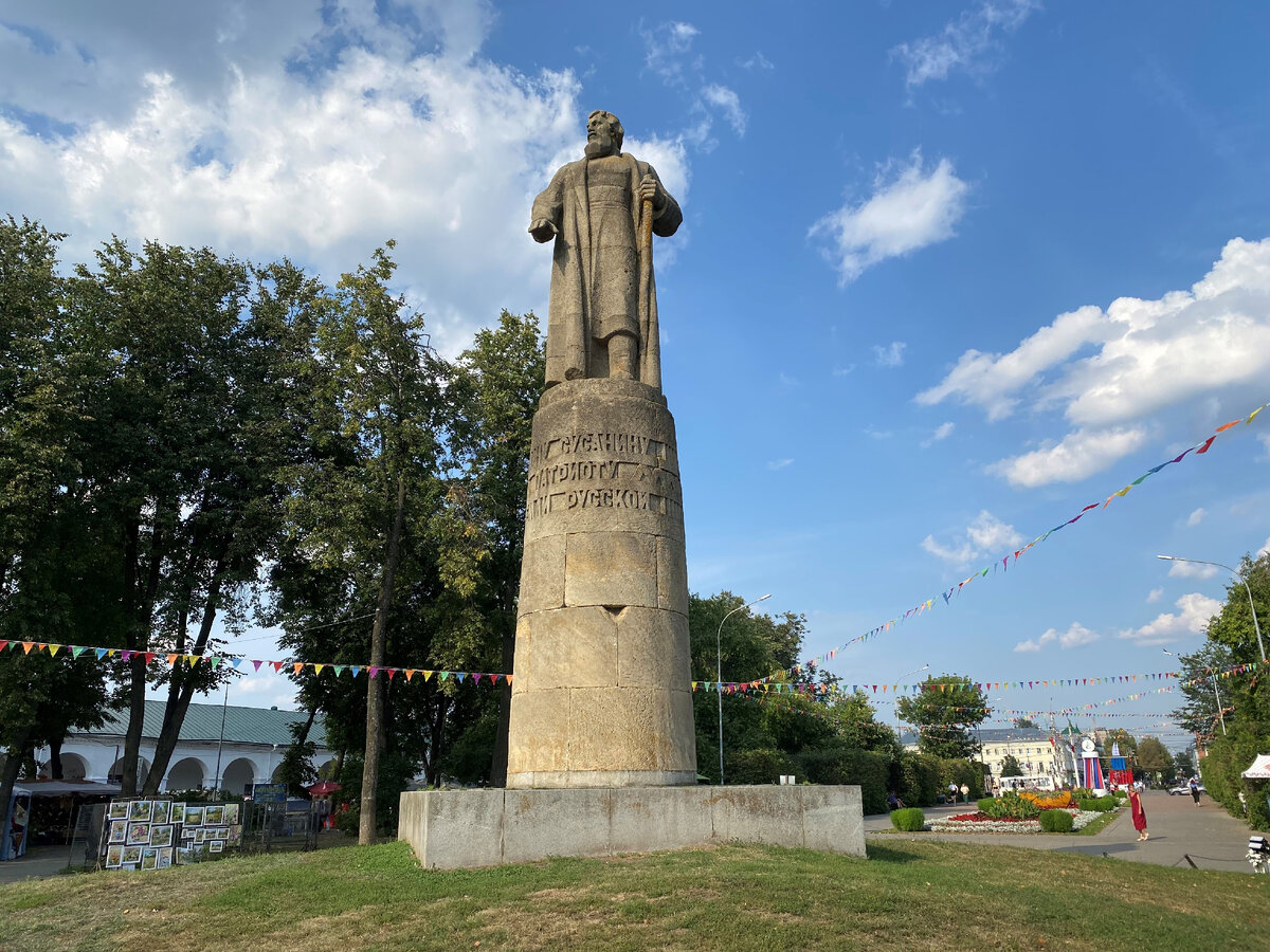 Памятник Ивану Сусанину в Костроме