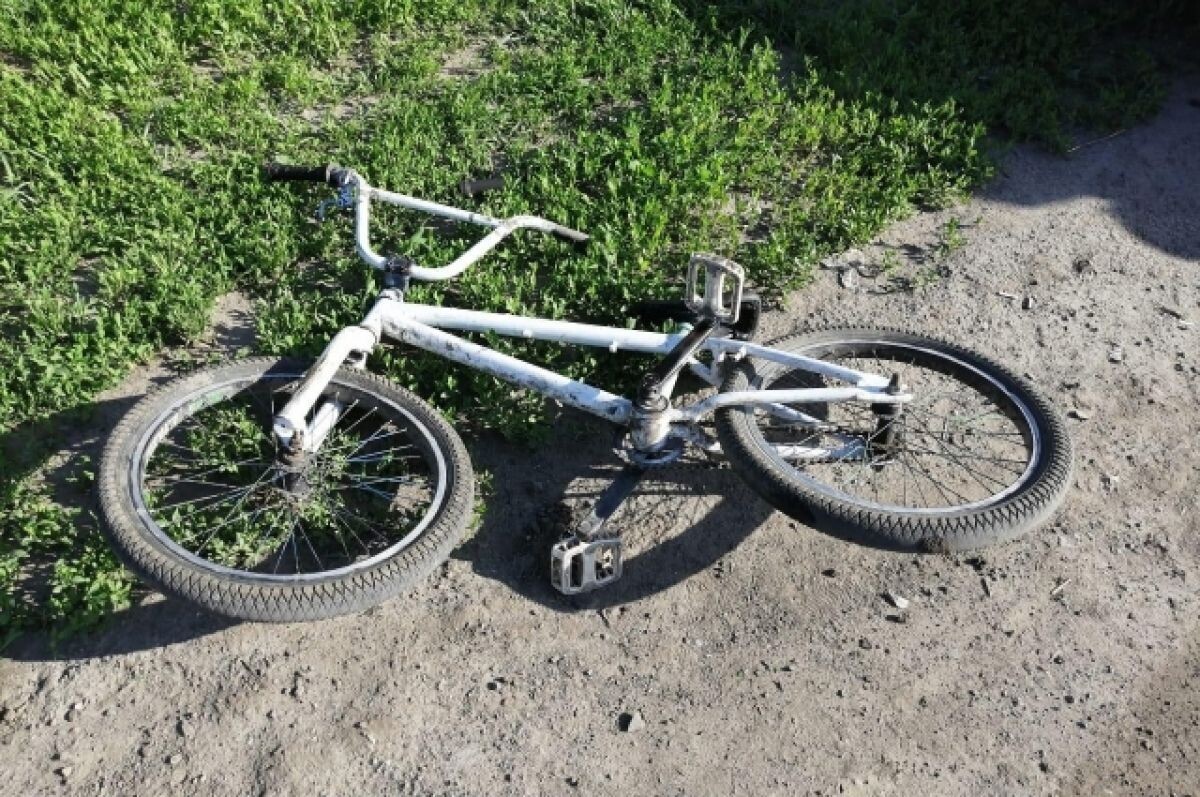    На севере Москвы велосипедист попал под колеса автобуса