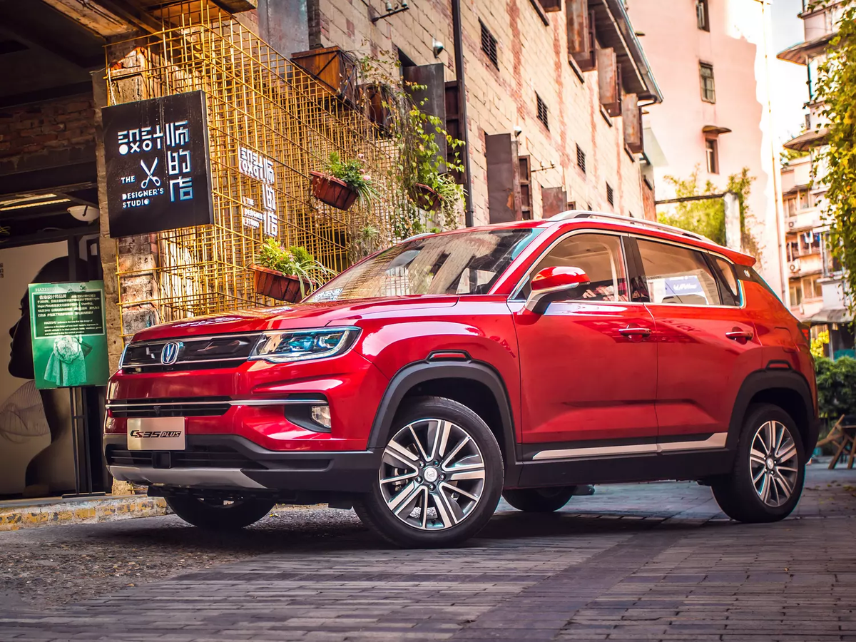 Changan CS35 Plus в базовом исполнении выпускают с «механикой» 