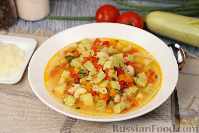 картофель, кабачки, помидоры, перец болгарский, морковь, лук репчатый, макароны, масло растительное, соль, перец чёрный молотый, лук зелёный, сыр твёрдый, вода