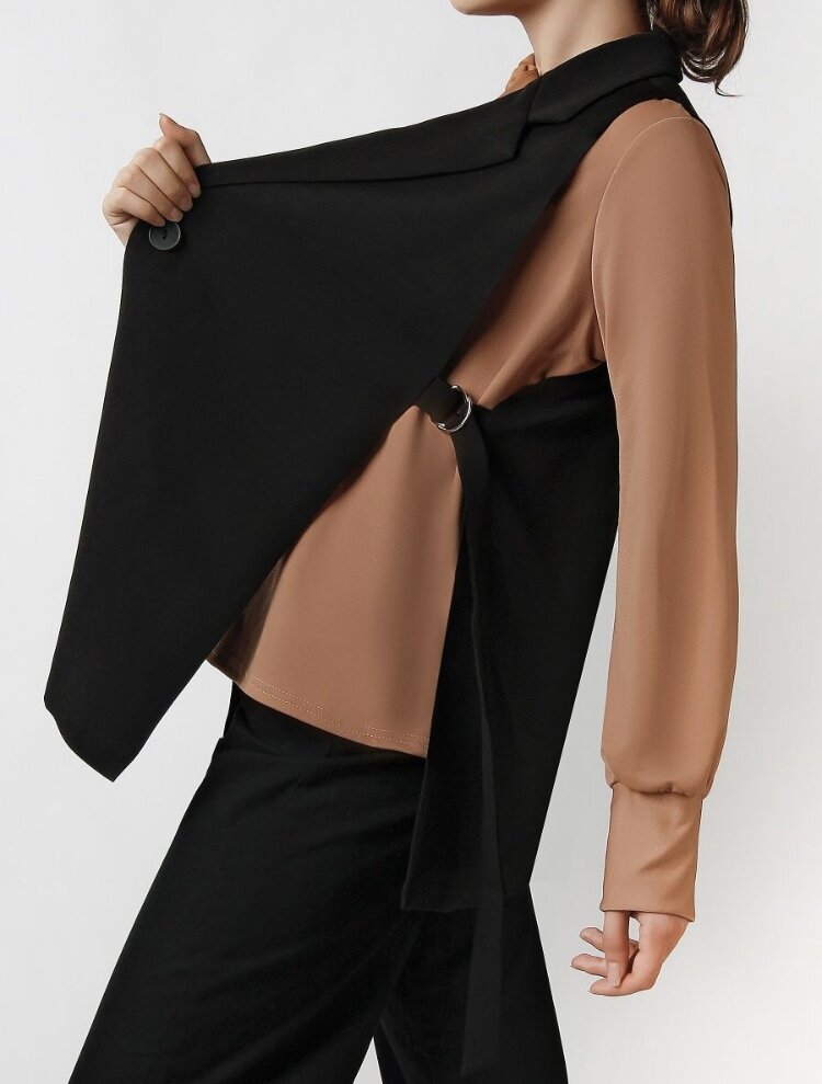 Костюмный жилет с разрезами по бокам