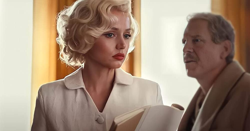 Кадр из фильма Blonde. Режиссер: Эндрю Доминик. Оператор: Чейзи Ирвин. Производство: Plan B Entertainment 