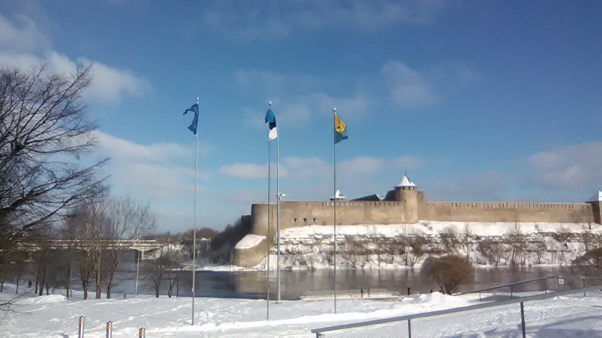 На другом берегу уже Россия, Ивангородская крепость 