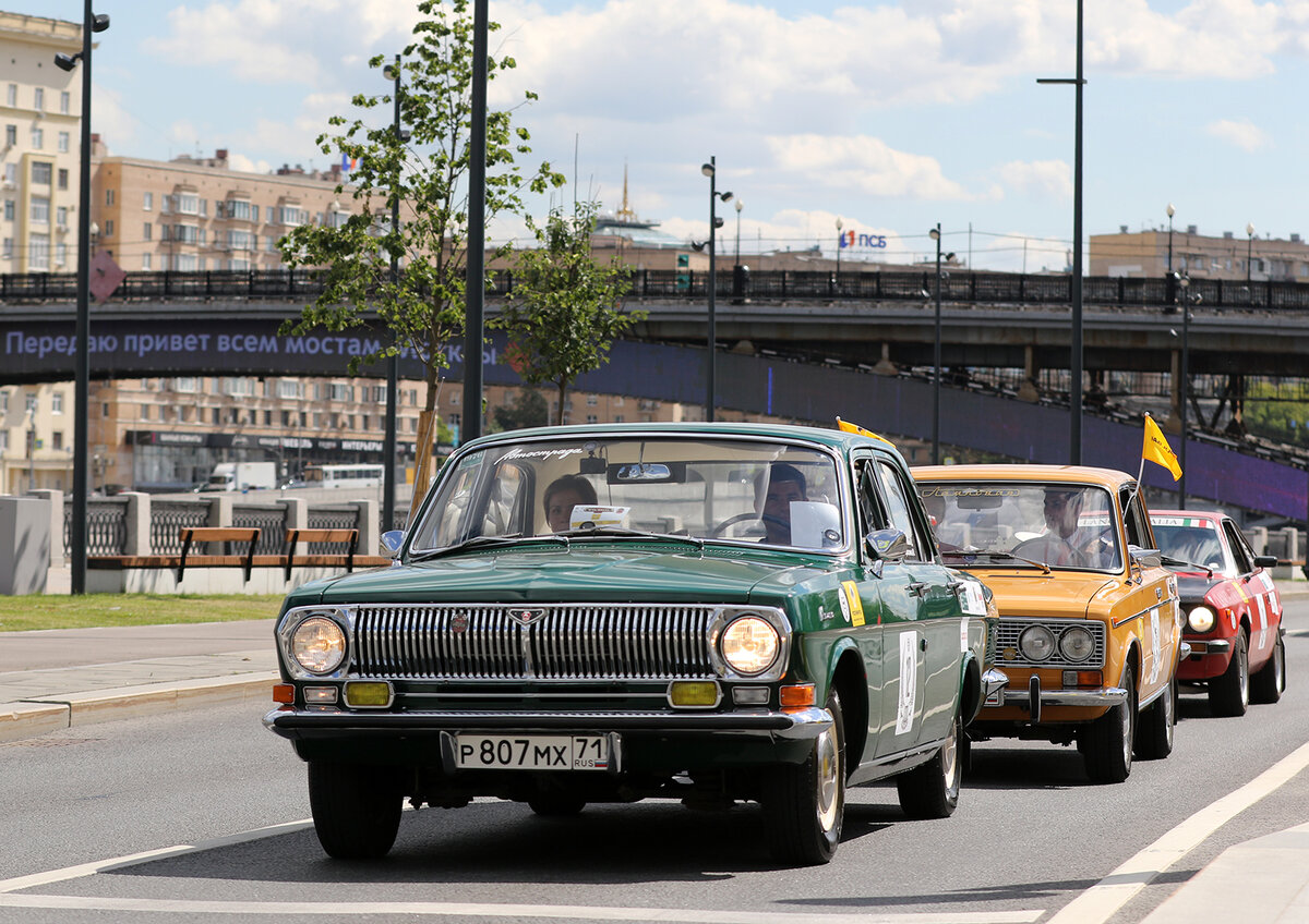 А мост передает привет всем мостам Москвы
