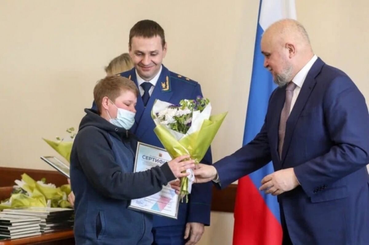    Для сокращения очереди на жильё принят закон о «сиротском капитале».