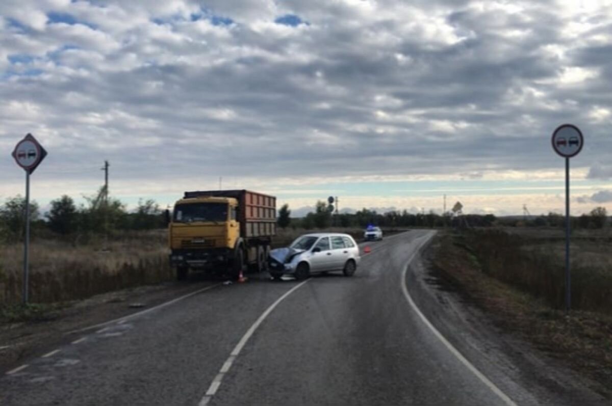    В Безенчукском районе «Калина» выскочила на встречку и попала под КамАЗ