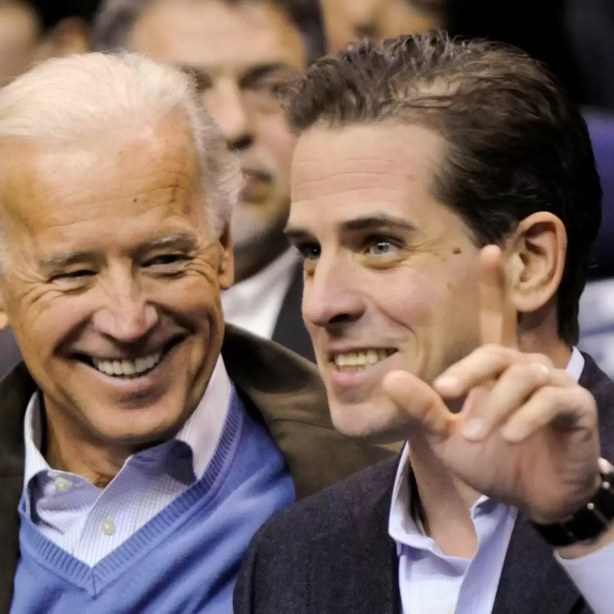 В США начали проверку из-за цензуры новостей о сыне Байдена в Facebook и Тwitter