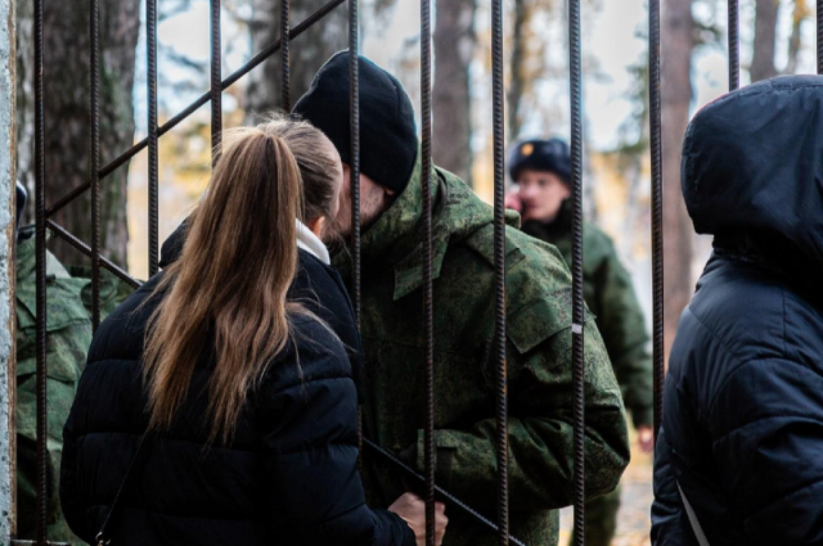    Жительница Новосибирска рассказала об увольнительной супруга на 12 часов