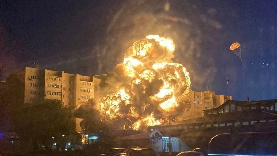     Причина крушения истребителя СУ-34 пока не ясна. Разобраться в этом вопросе помогут средства объективного контроля, если они целые, сообщил RostovGazeta экс-военный летчик Александр Цвет.