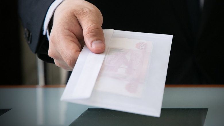 Ижевчанин обвиняется в даче взятки полицейскому за информацию об умерших