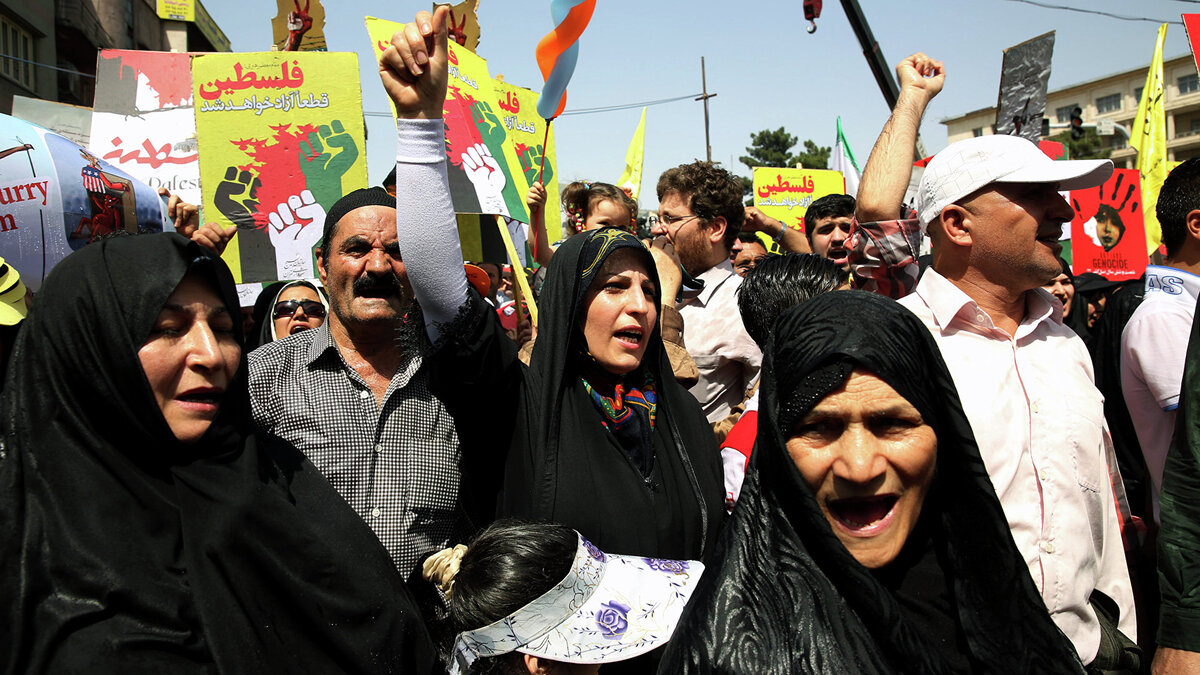    жители Тегерана© AP / Ebrahim Noroozi