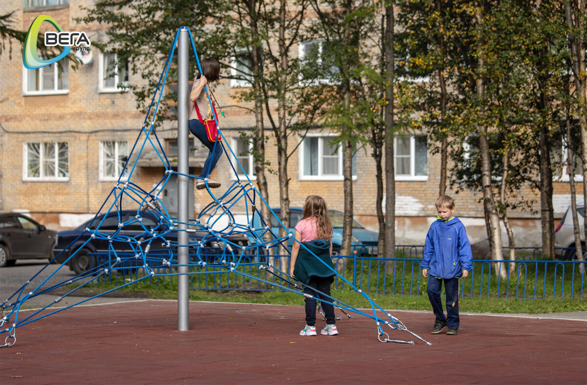 Можно ли выпускать осенью ребенка на улицу: все «за» и «против» | ВегаГрупп  - лучшие детские площадки в России | Дзен