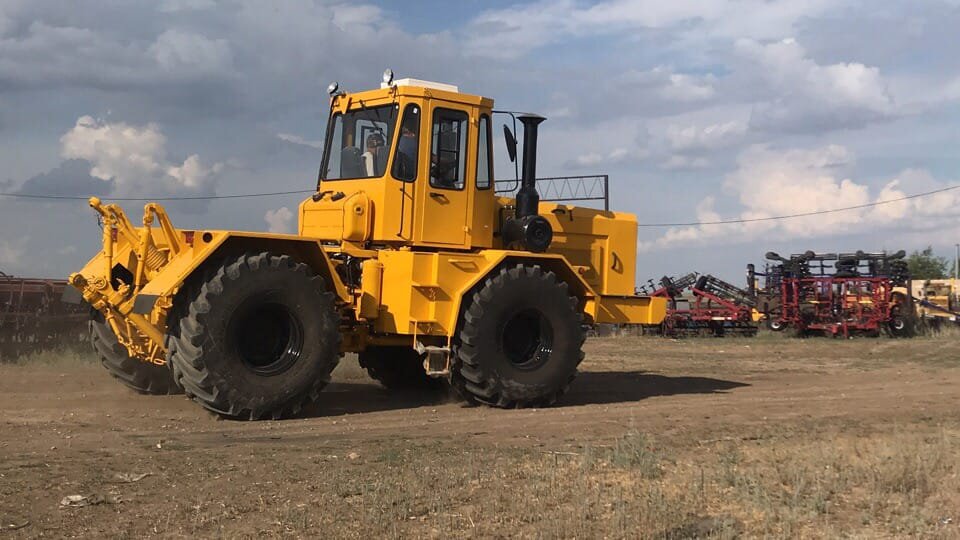 ООО "Спецсельхозсервис". Трактор К-700.