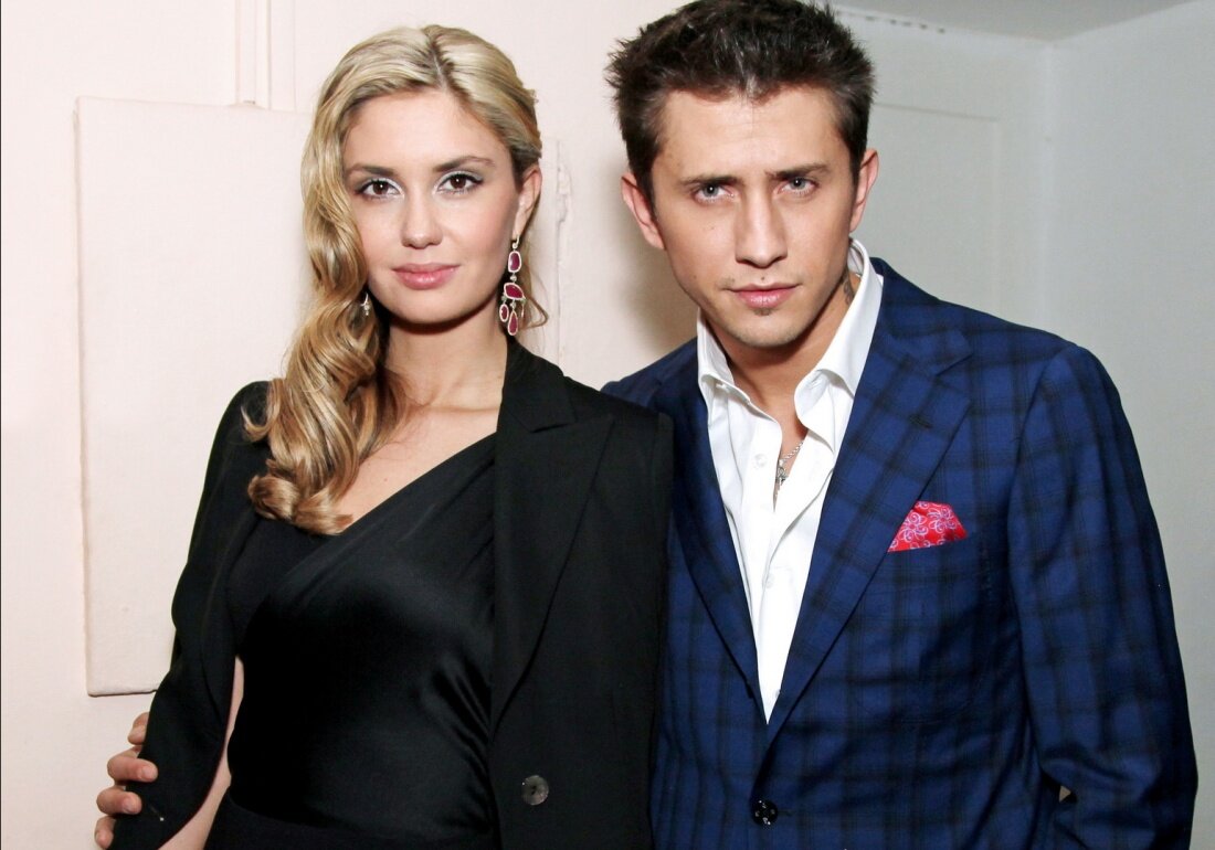 С бывшей женой Агатой Муцениеце.