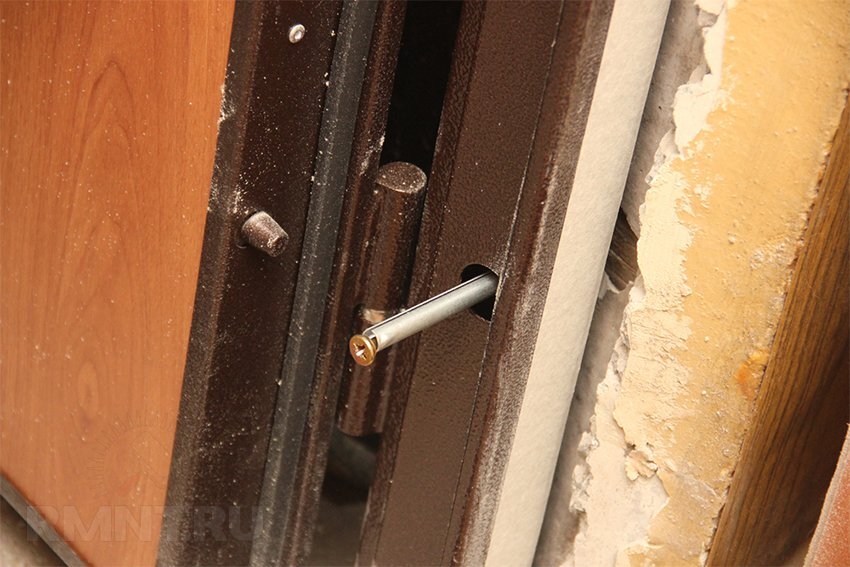 Скрытые петли для металлических дверей