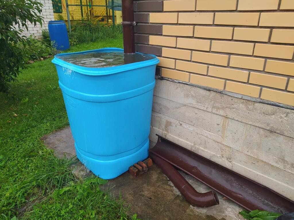 Как украсить бочки для воды на даче - GARDENIDEA