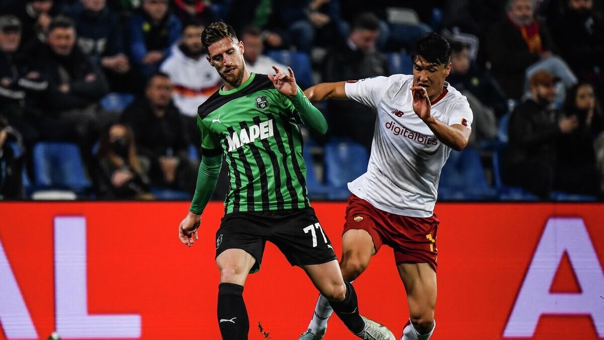    Йоргос Кирьякопулос (слева) и Эльдор Шомуродов© AFP 2022 / FILIPPO MONTEFORTE