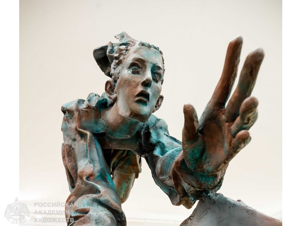 М.А. Бурганова «Дарование книги». Выставка скульптуры «Работа года. 2022» в залах МВК РАХ. Фото: Иван Новиков-Двинский, пресс-служба РАХ. 2022.
