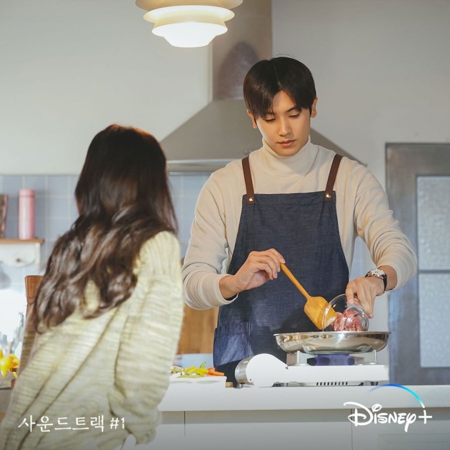 Кадр из дорамы "Саундтрек №1".