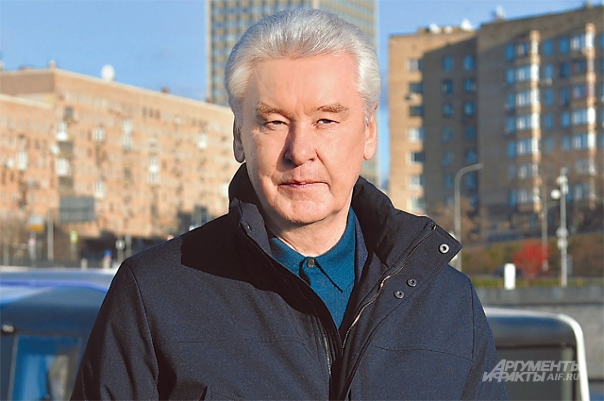    Сергей Собянин проехал по реке в солнечный день. Но испытания судов будут проходить в том числе и зимой