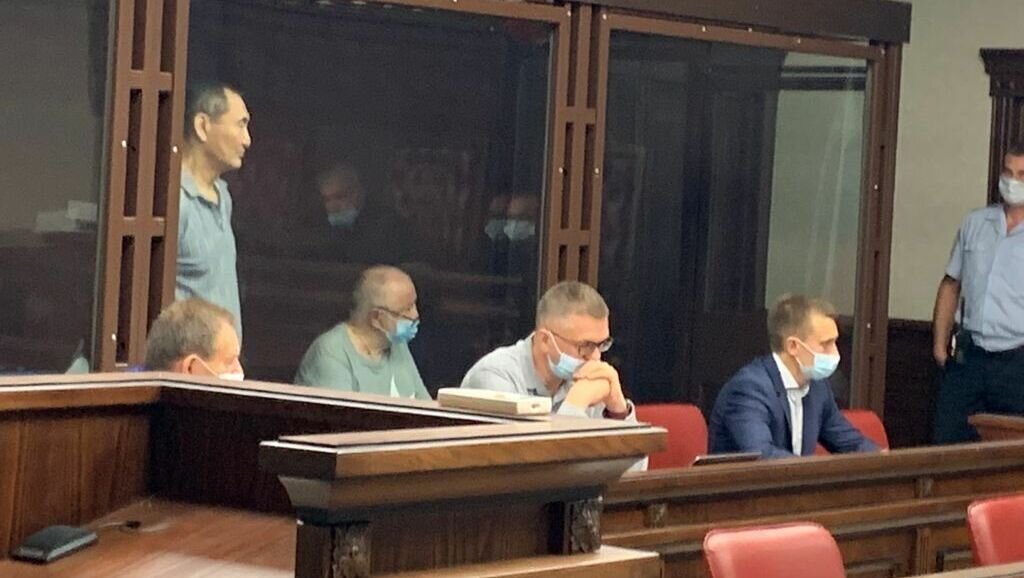     На судебном процессе по делу генерала СК Михаила Музраева и бизнесмена из Волгограда Владимира Зубкова в Южном окружном военном суде Ростова-на-Дону продолжают исследовать показания подсудимых. Опальный выскопоставленный следователь заявил, что губернатор Волгоградской области доверял ему.