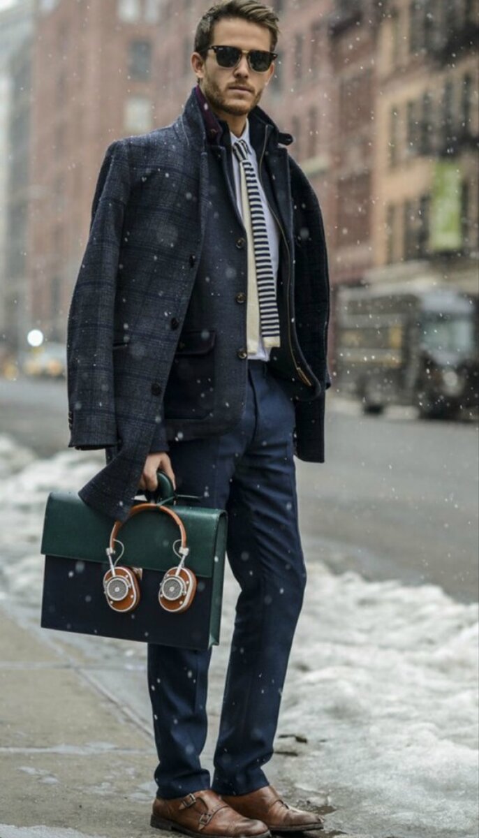 Стиль это всё.Это свежий взгляд на скучное и опасное.Стильное но скучное лучше чем опасное но не стильное.Опасное и стильное это искуство.

