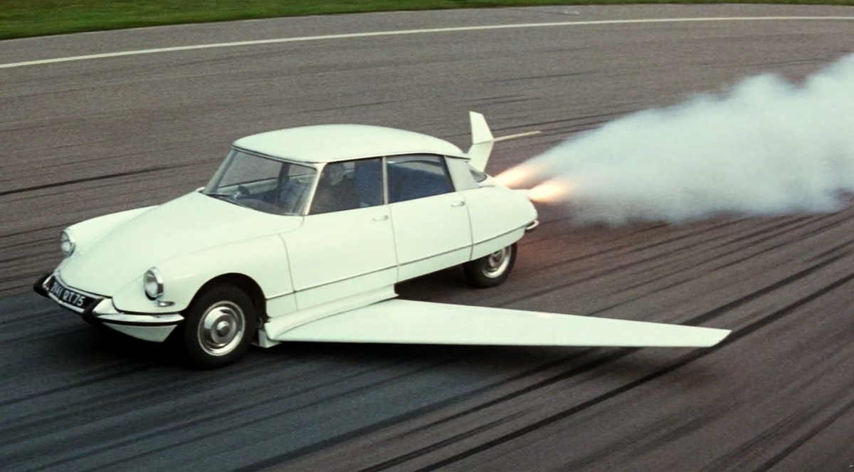 Кадр из фильма "Фантомас разбушевался"