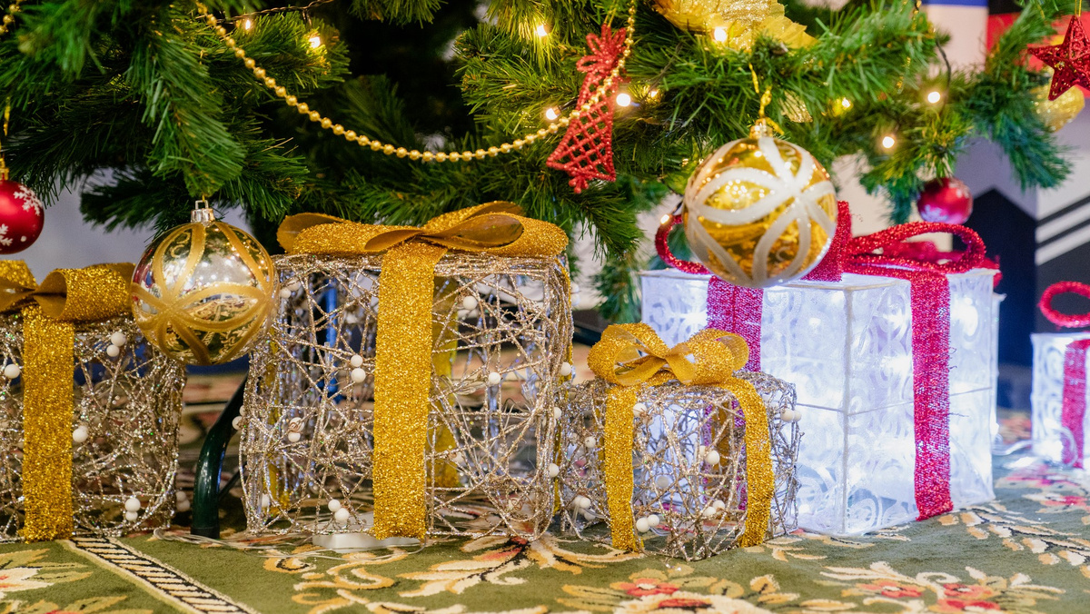    В Нягани добровольцы собирают подарки для детей мобилизованных югорчан