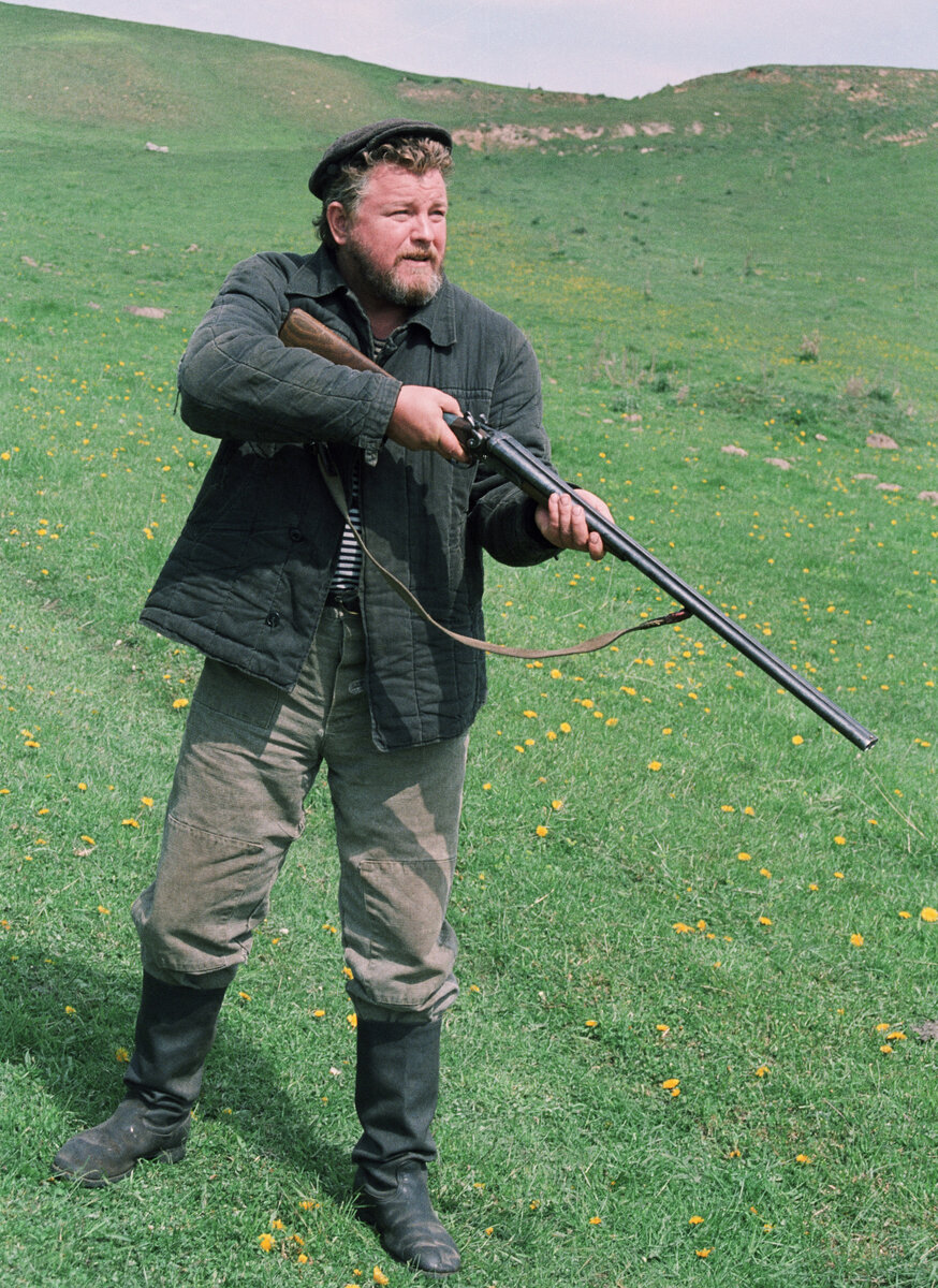    Евдокимов сменил много мест работы: шлифовальщик на заводе, администратор столовой, художественный руководитель Дома культуры в селе Усть-Катунь (уже после службы в армии). А затем отправился в Новосибирск, чтобы стать студентом Института торговли / РИА Новости / Галина Кмит