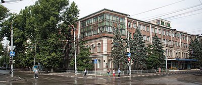 мои одногалстучники легко узнают это роковое место.