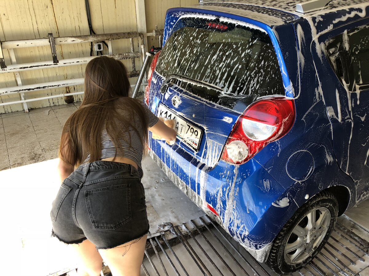     А надо ли: за что платят водители на «премиальных» автомойках Фото: АвтоВзгляд