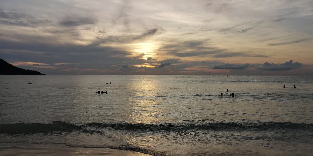 Море и закаты тут всегда прекрасны.