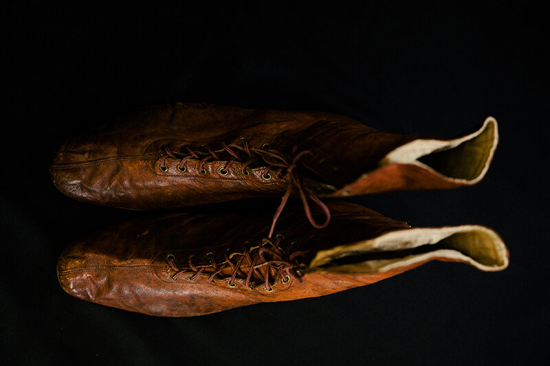 Обувная пара для занятий борьбой или боксом, начало ХХ века. Фото: Станислава Новгородцева