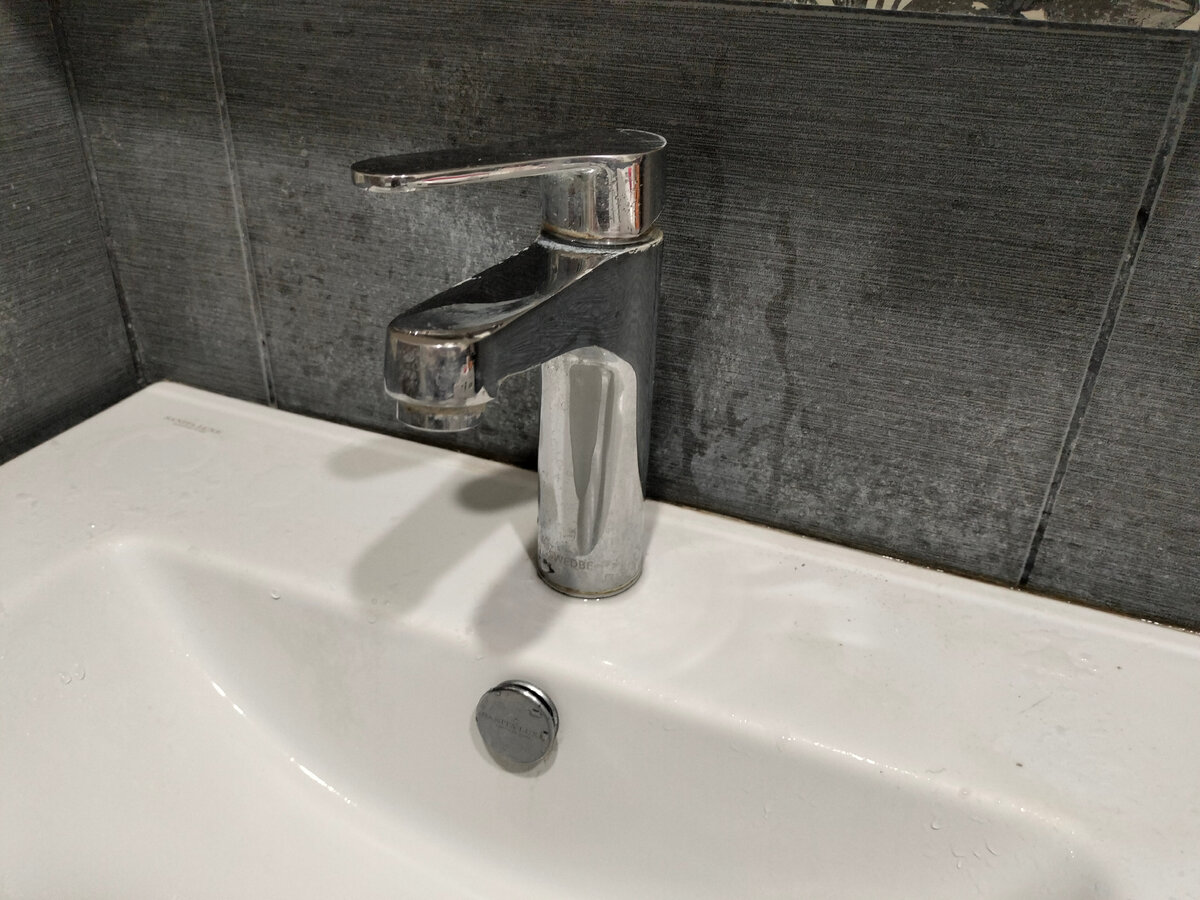 Чтобы вы понимали о чём я, кран выглядит так!