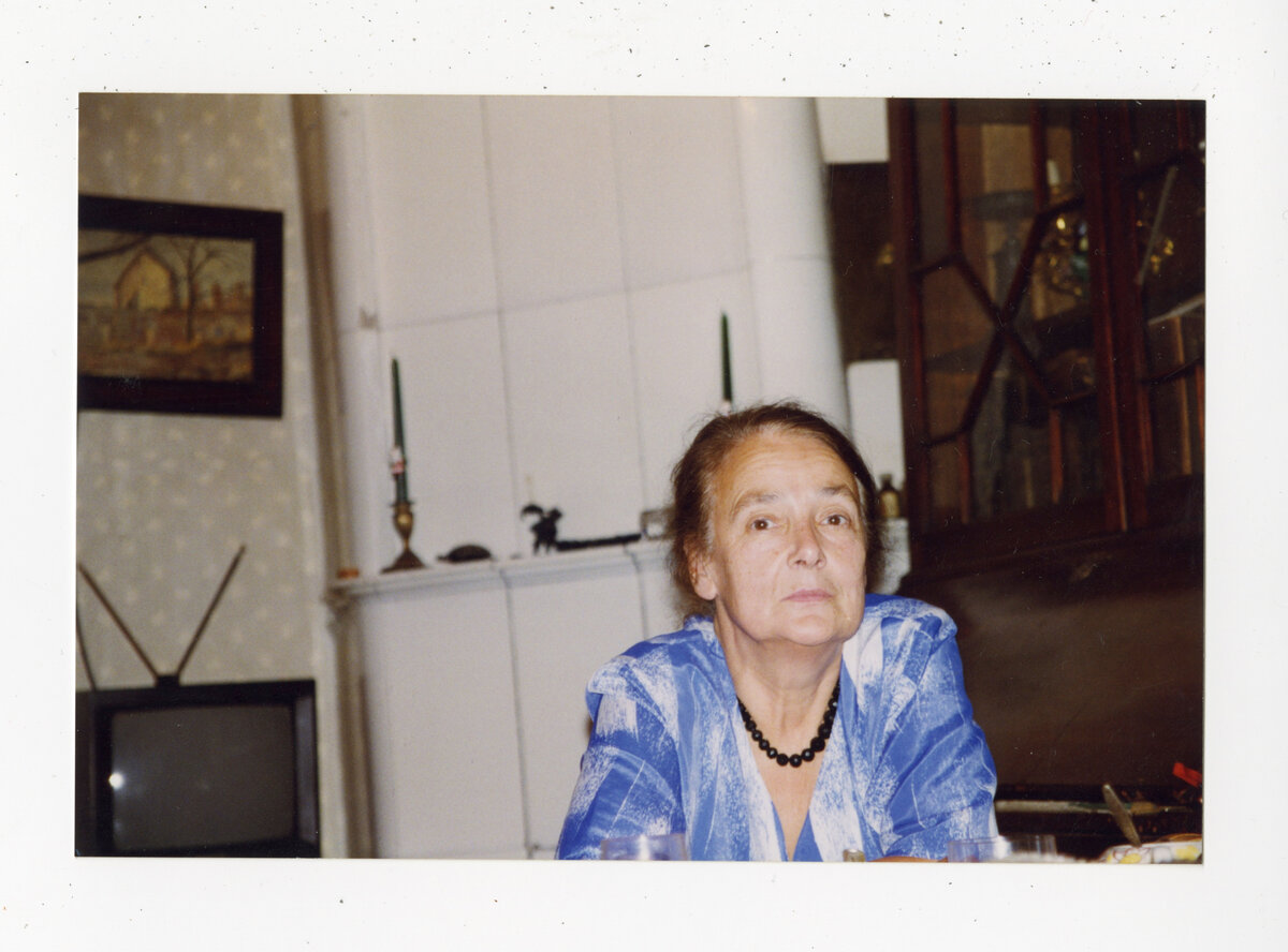 Портрет Елизаветы Юльевны Бенуа. Санкт-Петербург. 1998 Фотография их семейной коллекции Е.Ю. Бенуа. 