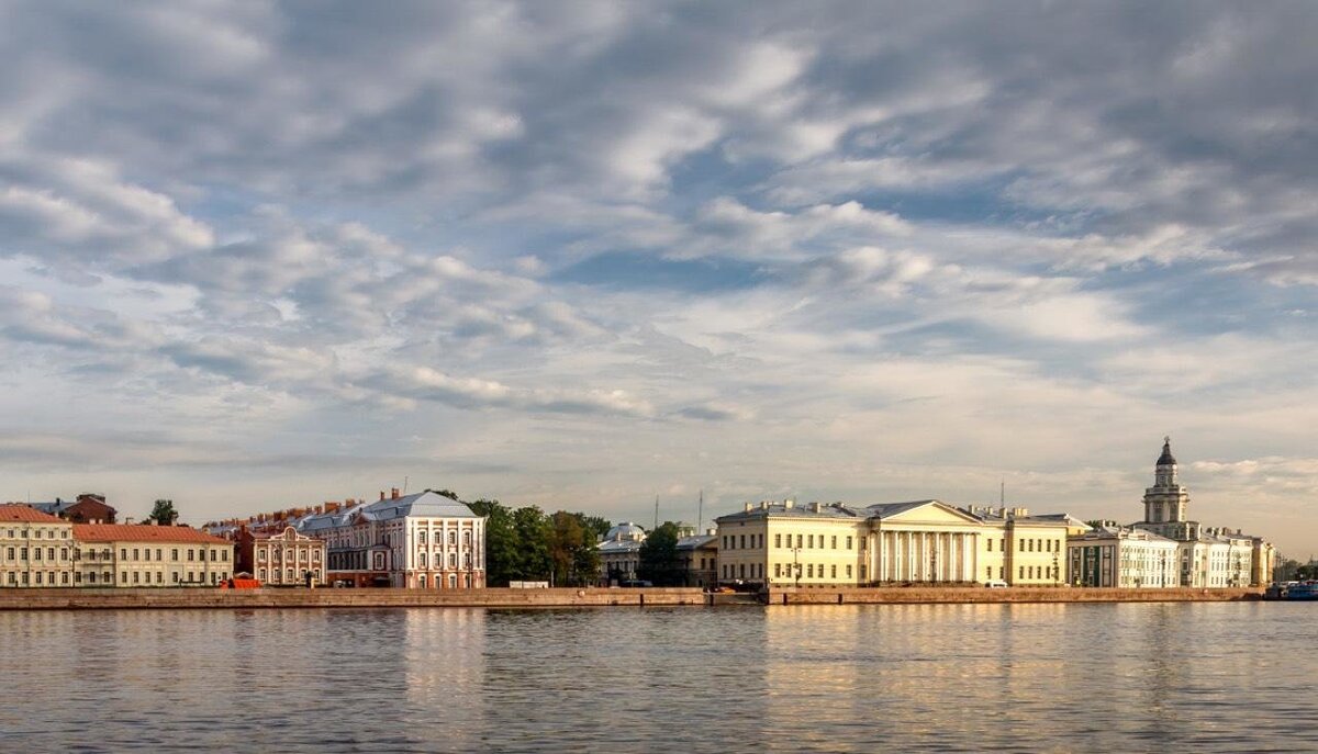 Университетская набережная в Санкт-Петербурге (фото из интернета)